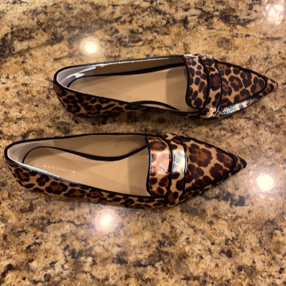 Gorgeous flats. Size 8